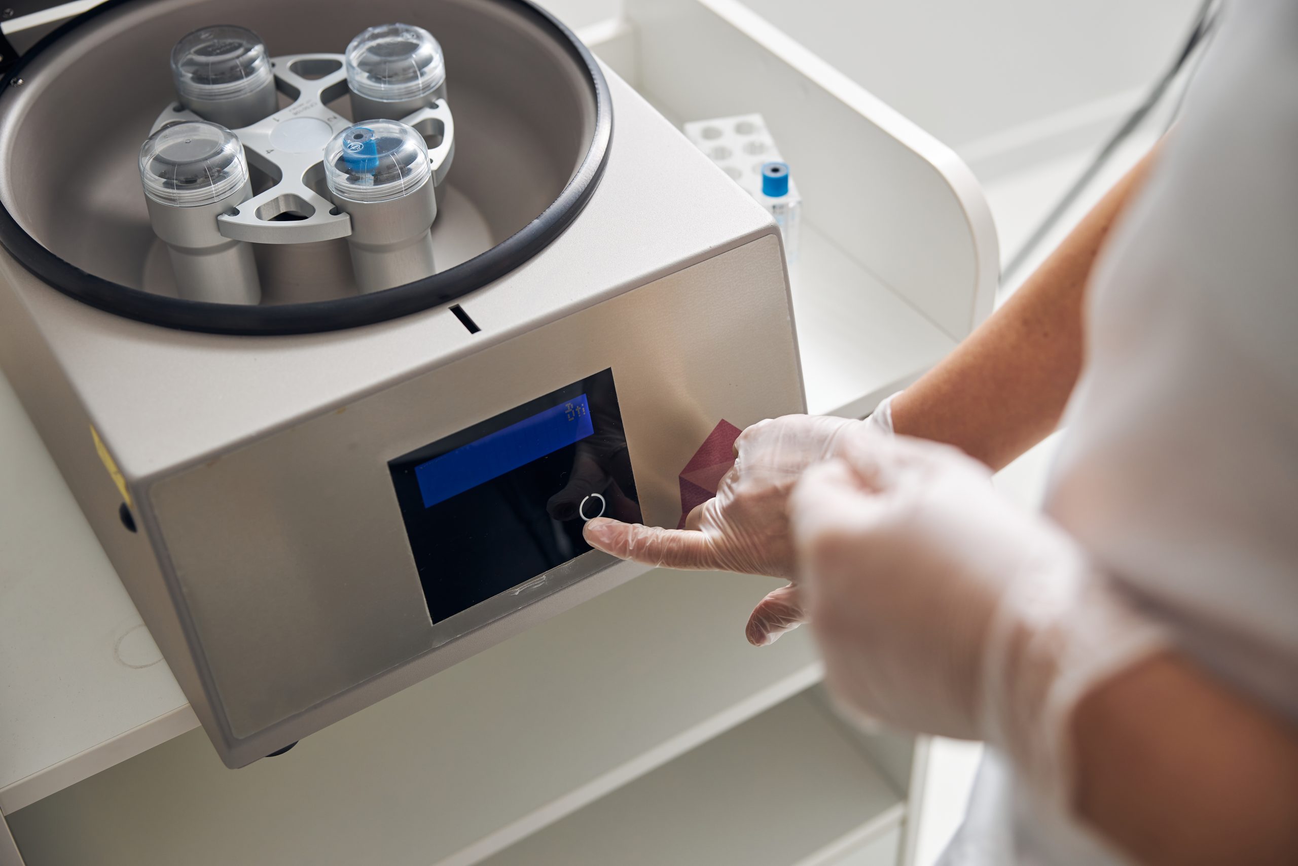 How does a laboratory centrifuge work? Kalstein.us